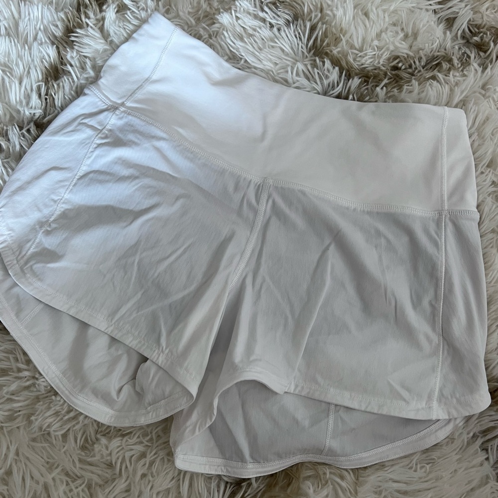 lulu lemon 4.5 inch brand new never worn